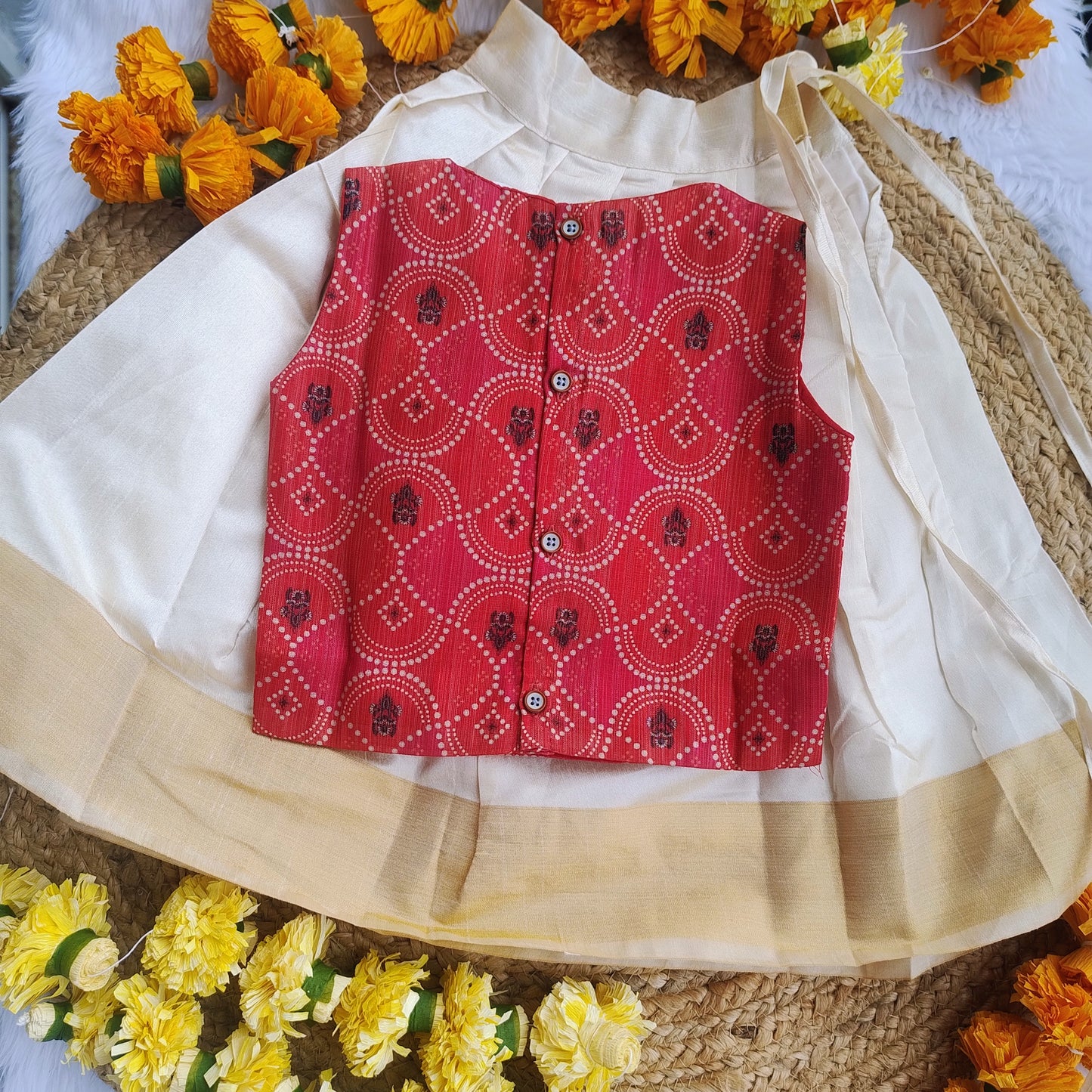 Red Pattupavada