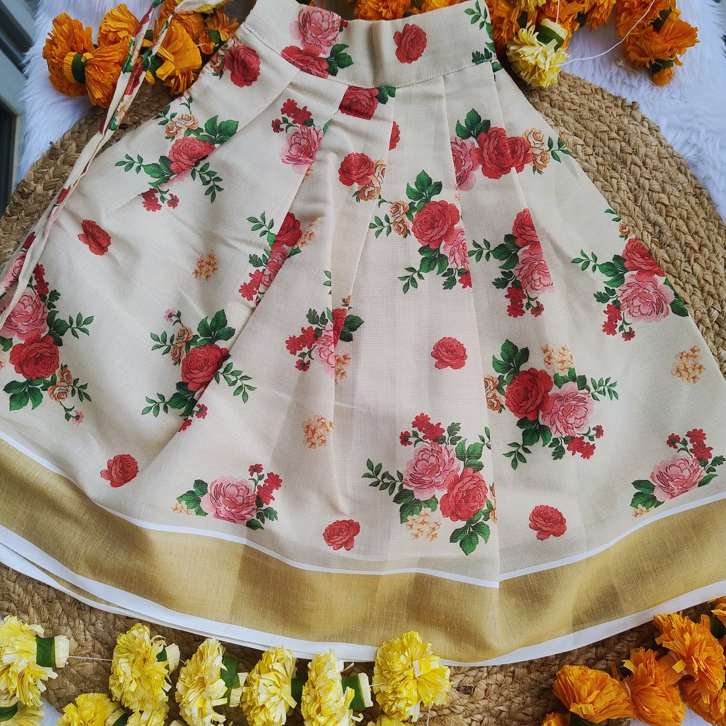 Red Pattupavada