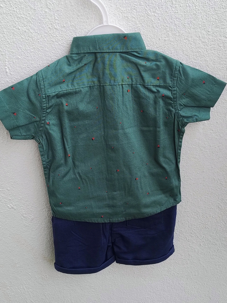 Green shirt with shorts and bow