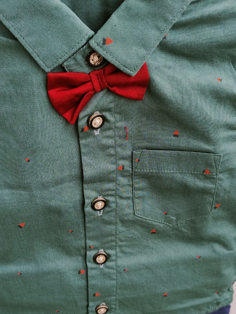 Green shirt with shorts and bow
